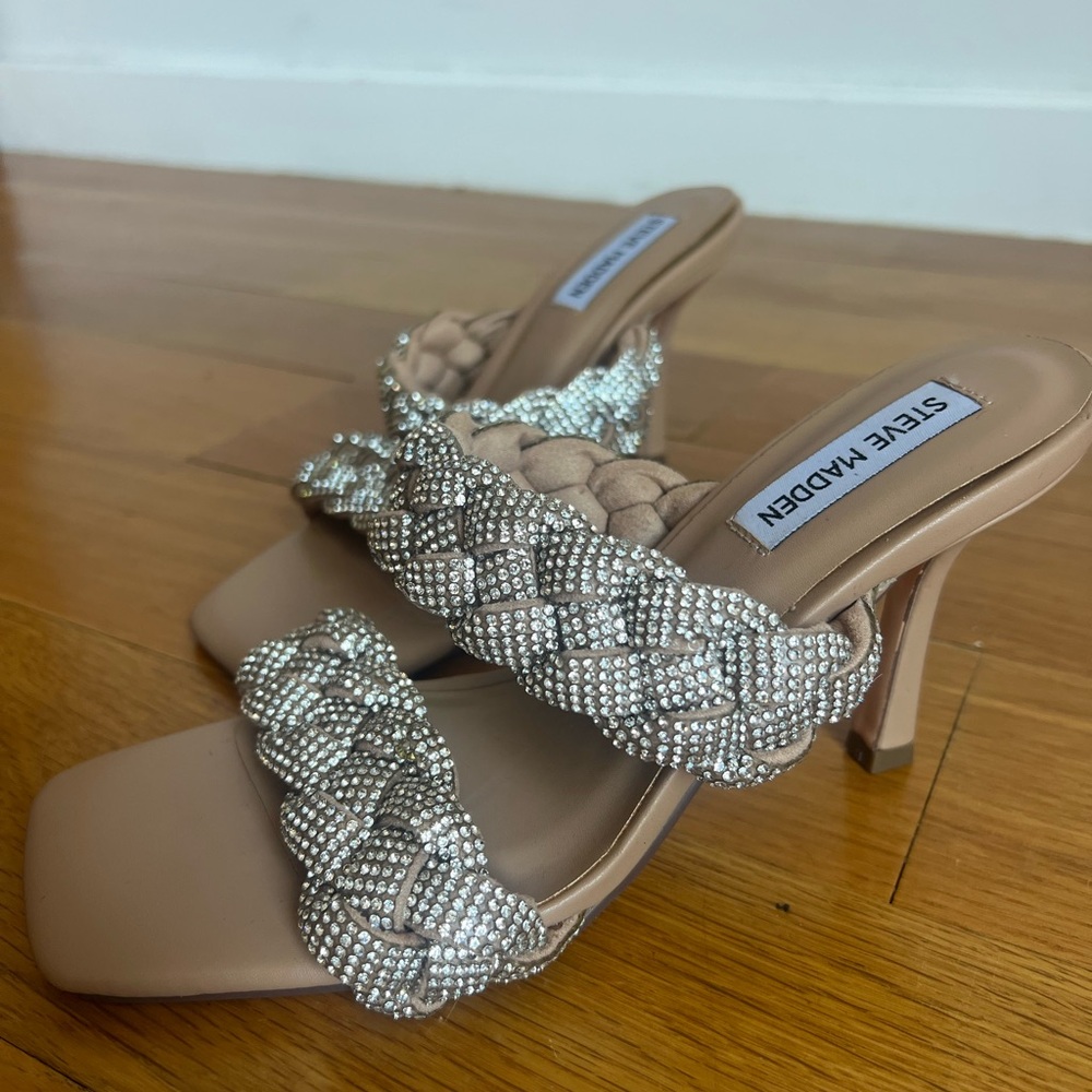 NEW Steve Madden Nude Rhinestone heels